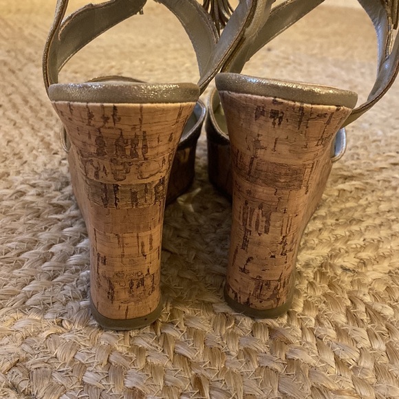 Guess Gold Wedge Sandals - Picture 3 of 7